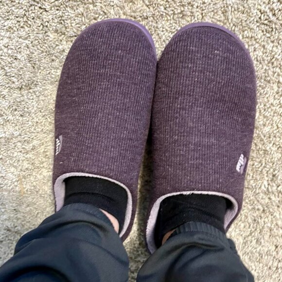 Women's Eggplant Two-Tone Memory Foam Slipper Closed-Toe Indoor House Shoes - Picture 1 of 11